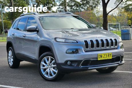 Silver 2015 Jeep Cherokee Wagon Limited (4X4)