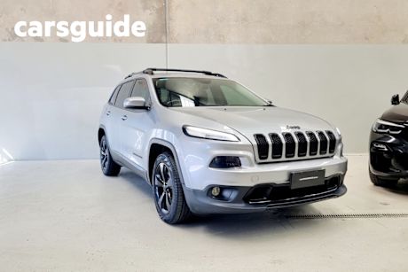 Grey 2015 Jeep Cherokee Wagon Blackhawk (4X4)