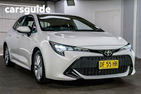 White 2022 Toyota Corolla Hatchback Ascent Sport + Navigation