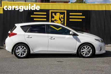 White 2015 Toyota Corolla Hatchback Ascent Sport