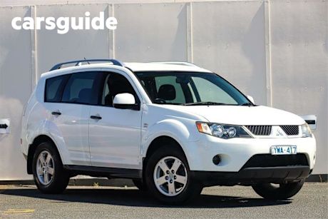 White 2009 Mitsubishi Outlander Wagon LS