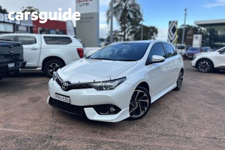 White 2016 Toyota Corolla Hatchback SX