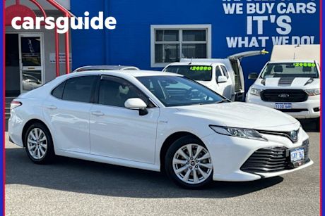 White 2018 Toyota Camry Sedan Ascent (hybrid)