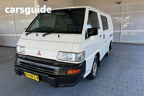 White 2008 Mitsubishi Express Van MWB