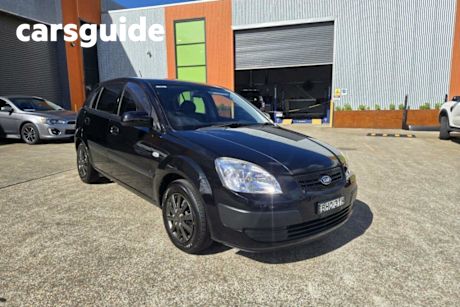 Black 2008 Kia RIO Hatchback LX
