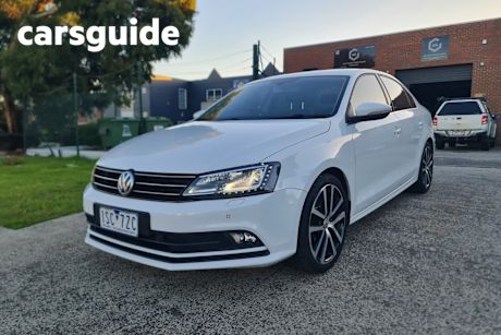 White 2015 Volkswagen Jetta Sedan 155 TSI Highline Sport
