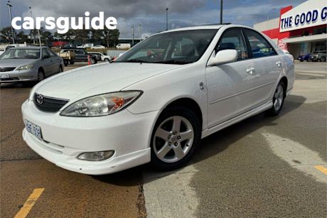 White 2002 Toyota Camry Sedan Azura