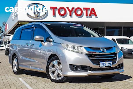 Silver 2015 Honda Odyssey Wagon VTI