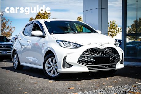White 2024 Toyota Yaris Hatchback SX Hybrid