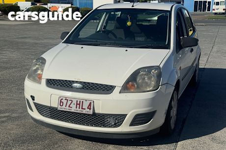 White 2006 Ford Fiesta Hatchback LX