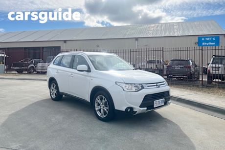 White 2014 Mitsubishi Outlander Wagon ES (4X2)