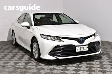 White 2019 Toyota Camry Sedan Ascent (hybrid)