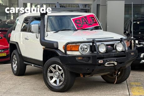 White 2014 Toyota FJ Cruiser Wagon