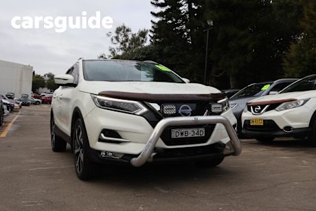 White 2017 Nissan Qashqai Wagon ST