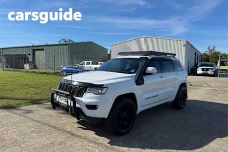 White 2018 Jeep Grand Cherokee Wagon Overland (4X4)