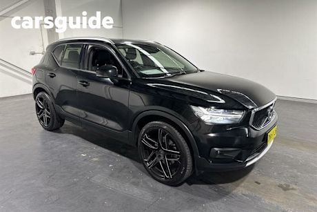 Black 2018 Volvo XC40 Wagon T4 Momentum