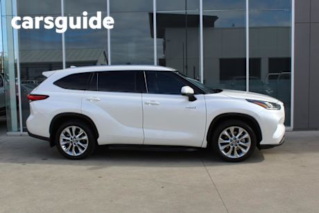 White 2021 Toyota Kluger Wagon