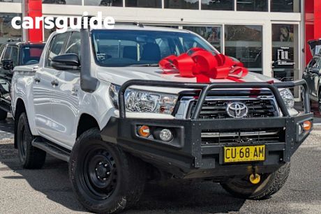 White 2019 Toyota Hilux Double Cab Pick Up SR (4X4)