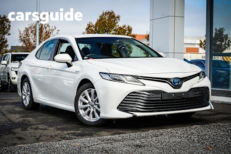White 2019 Toyota Camry Sedan Ascent (hybrid)