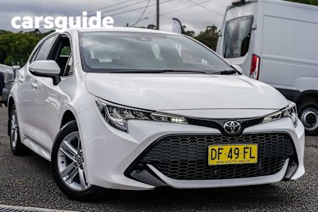 White 2022 Toyota Corolla Hatchback Ascent Sport + Navigation