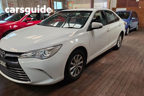 White 2016 Toyota Camry Sedan Altise