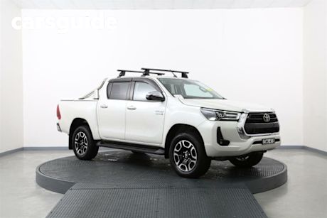 White 2020 Toyota Hilux Ute Tray SR5 (4x4)