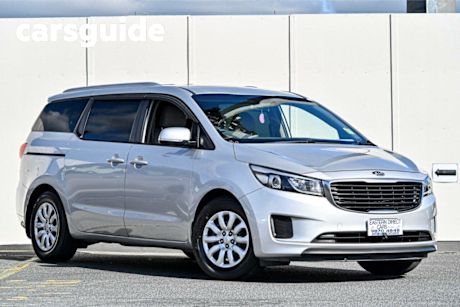 Silver 2017 Kia Carnival Wagon S