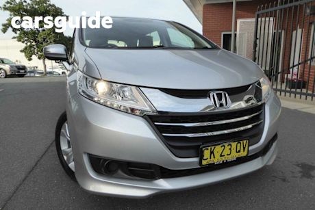 Silver 2017 Honda Odyssey Wagon VTI