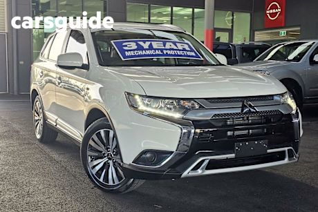 White 2018 Mitsubishi Outlander Wagon ES 7 Seat (2WD)