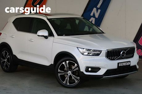 White 2022 Volvo XC40 Wagon T4 Inscription (awd)