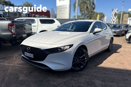 White 2024 Mazda 3 Hatchback G20 Evolve