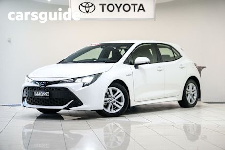 White 2019 Toyota Corolla Hatchback Ascent Sport (hybrid)