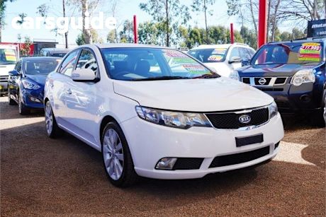 White 2010 Kia Cerato Sedan Limited Edition