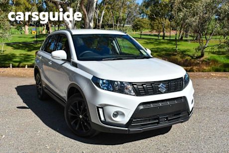 White 2023 Suzuki Vitara Wagon Turbo Shadow