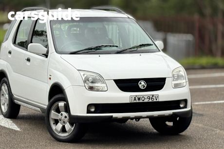 White 2005 Holden Cruze Wagon