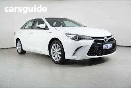 White 2016 Toyota Camry Sedan Atara S Hybrid