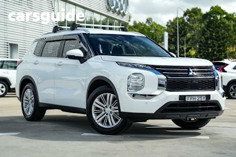 White 2022 Mitsubishi Outlander Wagon ES 5 Seat (awd)