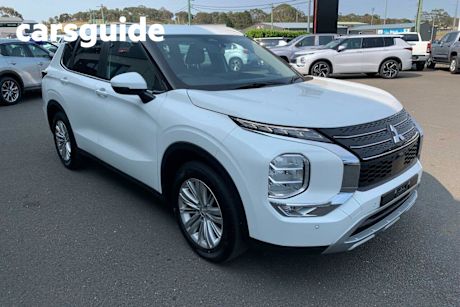 White 2023 Mitsubishi Outlander Wagon LS 7 Seat (2WD)