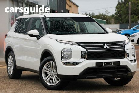 White 2024 Mitsubishi Outlander Wagon ES 5 Seat (2WD)