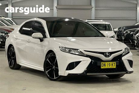White 2018 Toyota Camry Sedan SX