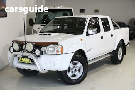 White 2011 Nissan Navara Dual Cab Pick-up ST-R (4X4)
