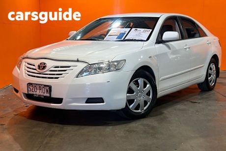 White 2009 Toyota Camry Sedan Altise