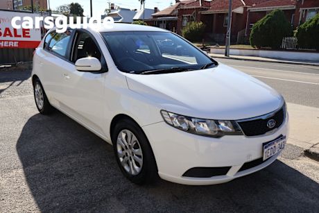 White 2011 Kia Cerato Hatchback SI