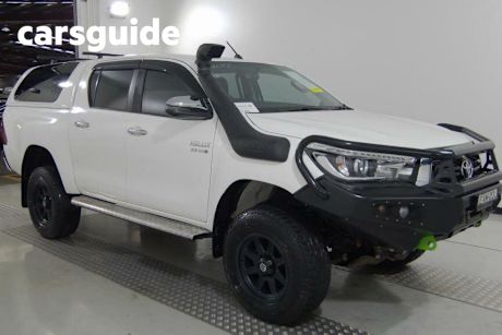 White 2019 Toyota Hilux Double Cab Pick Up SR5 (4X4)