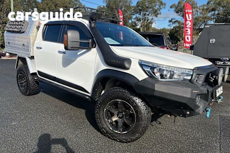 White 2017 Toyota Hilux Dual Cab Utility SR5 (4X4)