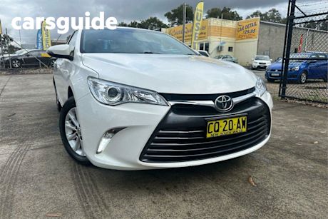 White 2016 Toyota Camry Sedan Altise