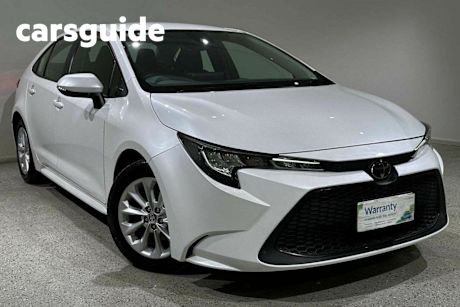 White 2022 Toyota Corolla Sedan Ascent Sport + Navigation