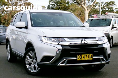 White 2021 Mitsubishi Outlander Wagon ES 5 Seat (awd)