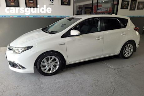 White 2017 Toyota Corolla Hatchback Hybrid