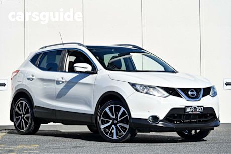 White 2015 Nissan Qashqai Wagon TL
